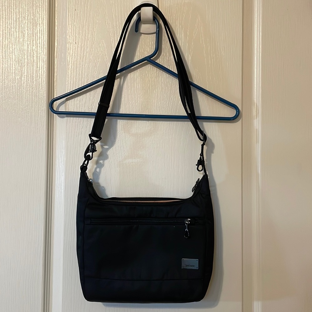 Pacsafe Citysafe CS series purse